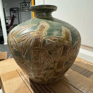 Pottery / vase / flower pot / bamboo / home accents